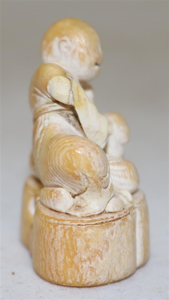 A Japanese ivory netsuke of a Sennin and a shi-shi, first half 18th century, 4.3cm, repair to right arm